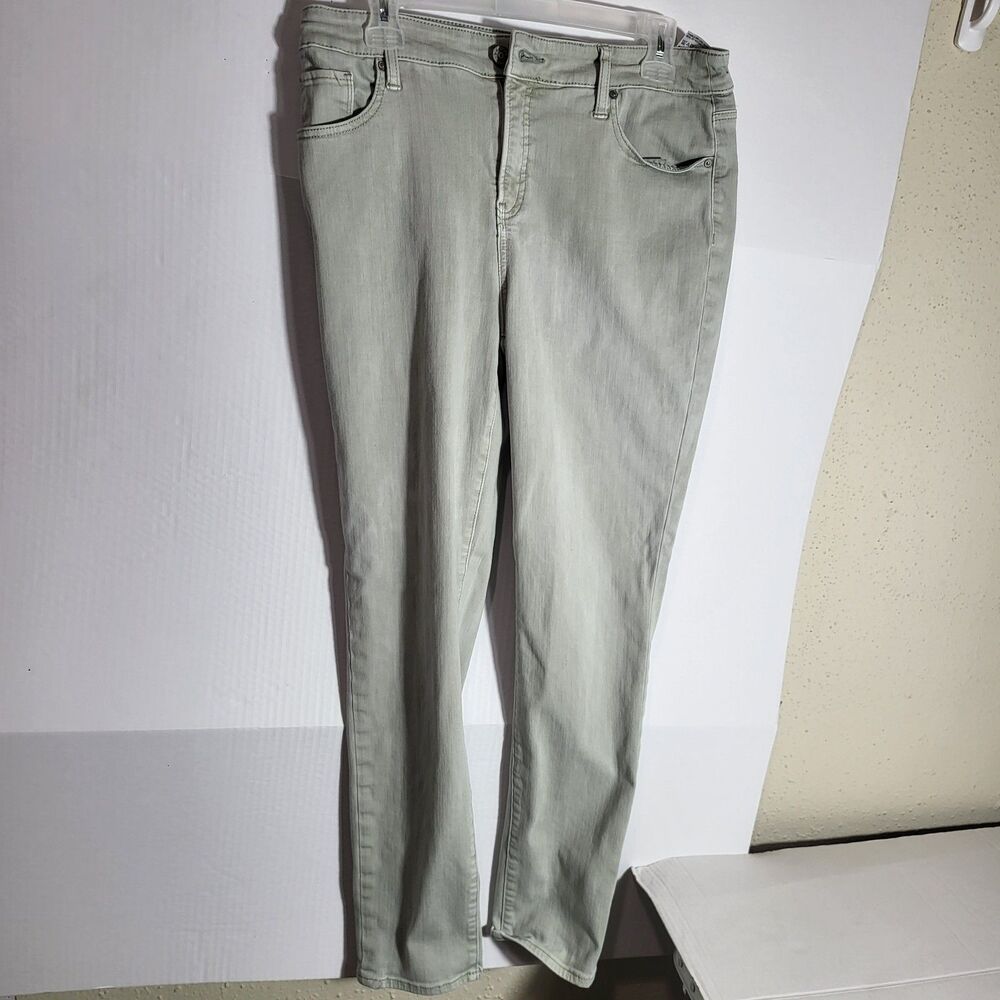 Chico's Jeans Women's Size 10T Tapered Leg Stone Wash Stretch Denim SPOT